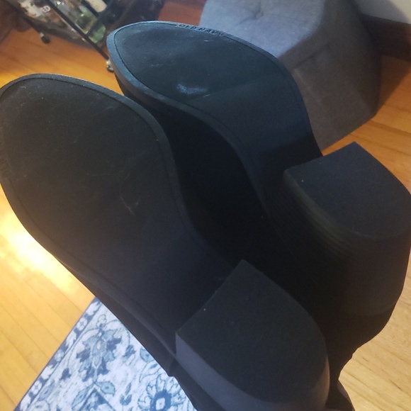 Old navy boots size 10. (Bin 4) - Picture 5 of 6